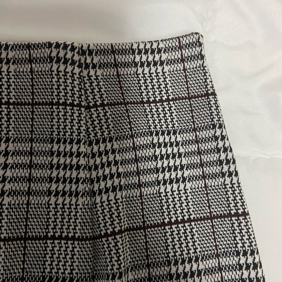 Plaid Mini Skirt - Women's Small - H&M - High-Waisted - Business Casual - Picture 4 of 6